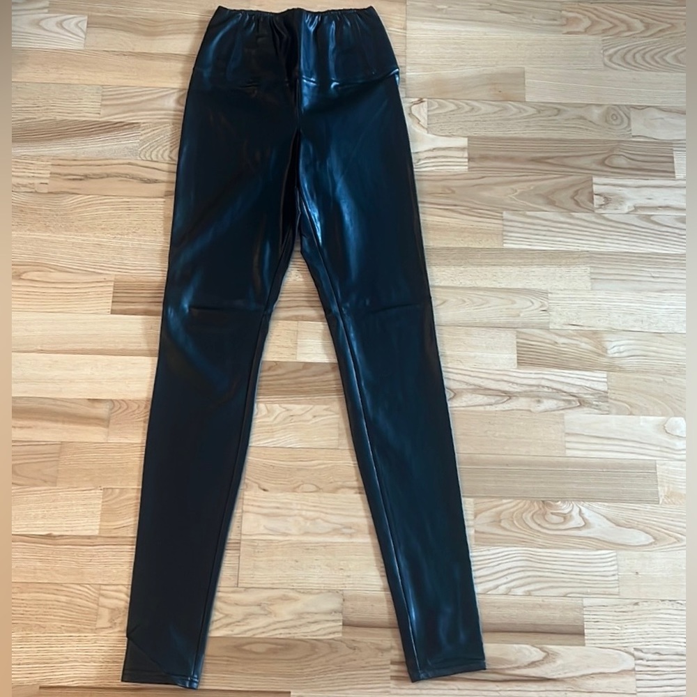 Aritzia Daria High-waisted Vegan Leather leggings